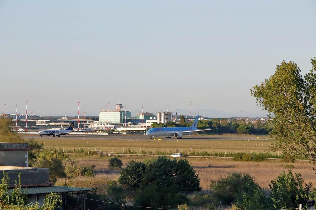 Bilocale Con Vista Sull'Aeroporto - Comodo Per Il Viaggio Фиумичино Екстериор снимка